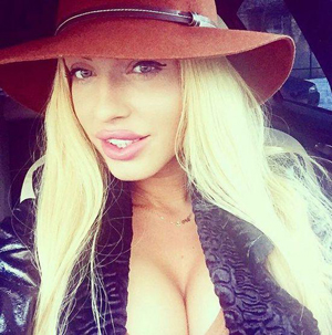 外国一美女裸照刊登杂志逼死老父 外国一美女裸照刊登杂志逼死老父